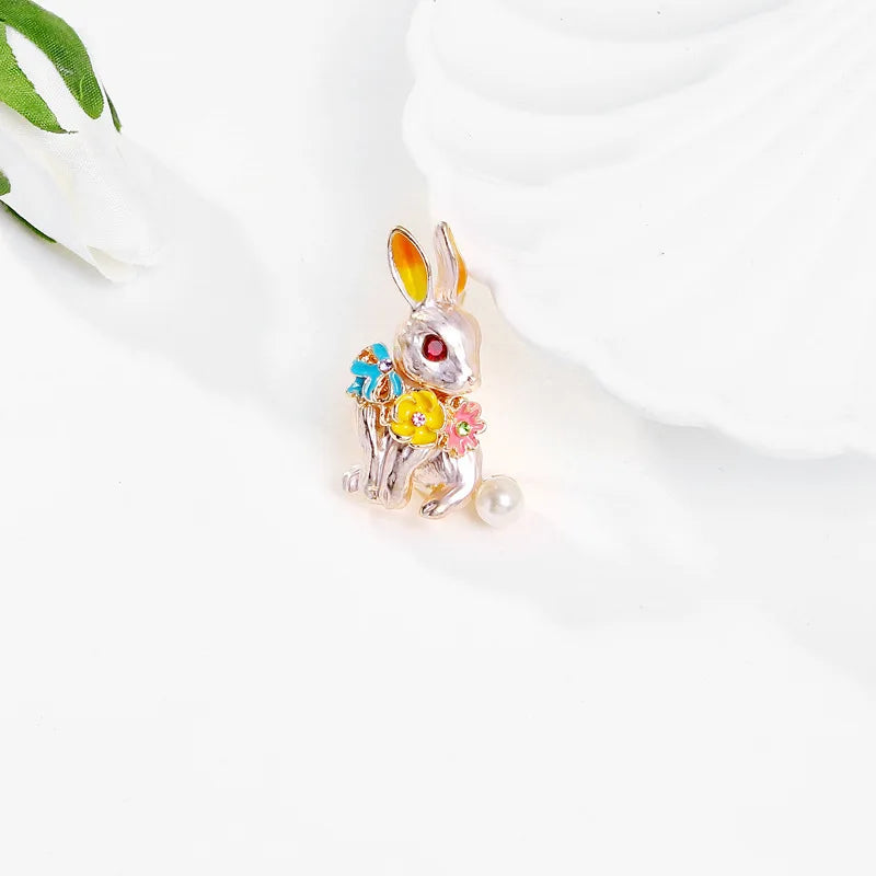Fashion Sweet Rabbit Elegant Animals Cute Brooches for Girls Stylish Glamorous Pins Jewelry for Women Ladies Accessories Chic