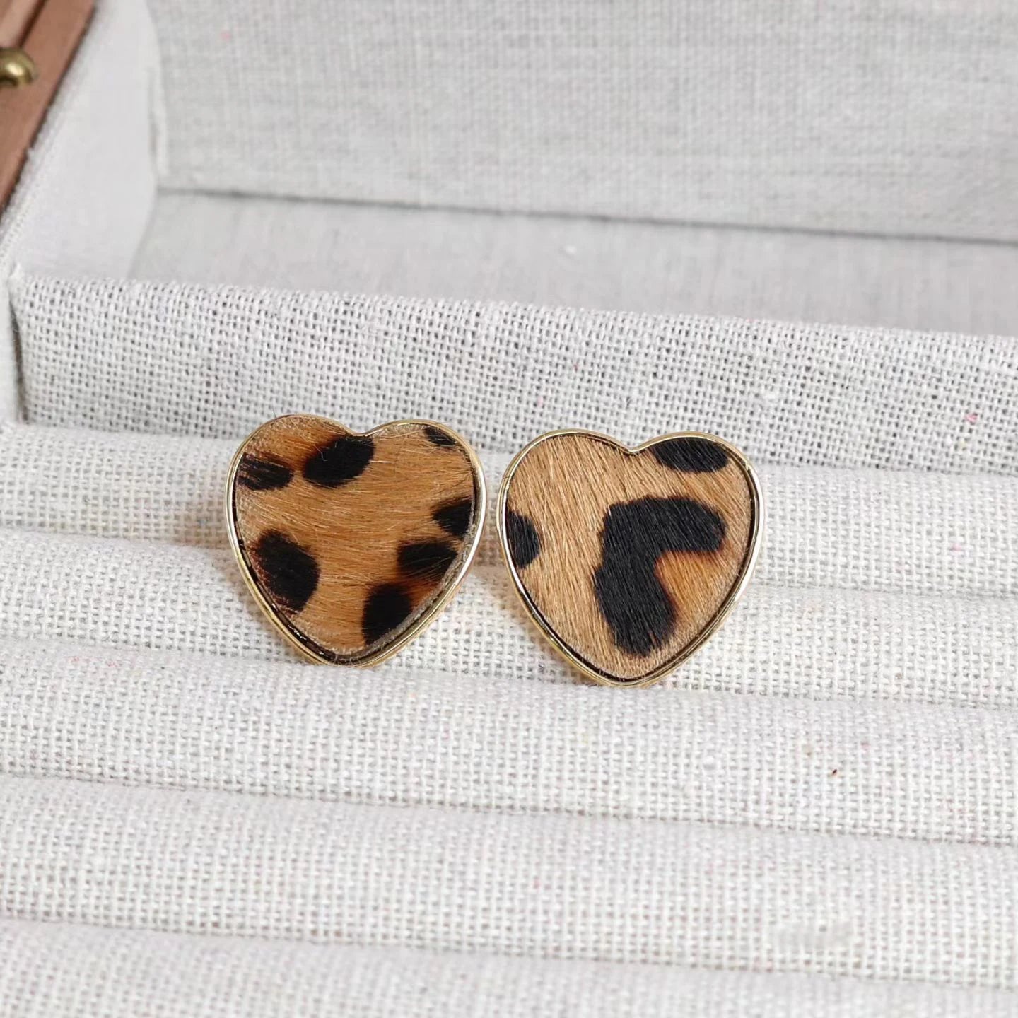 Fashion Bowknot Leopard Classic Stud Earrings for Girls Simple Minimlistic Jewelry for Women Ladies Accessories Heart Shaped