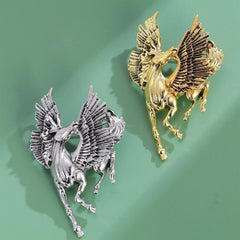 European and American Style Horse Swing Brooches for Girls Animals Elegant Stylish Pins Jewelry for Women Ladies Accessories