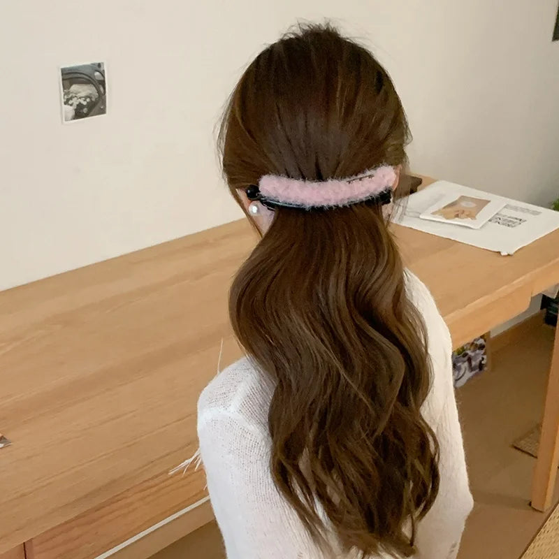 Solid Color Fashion Fluffy Fur Hair Clips for Girls Cute Sweet Elegant Banana Clips for Women Ladies Hair Accessories in Stock