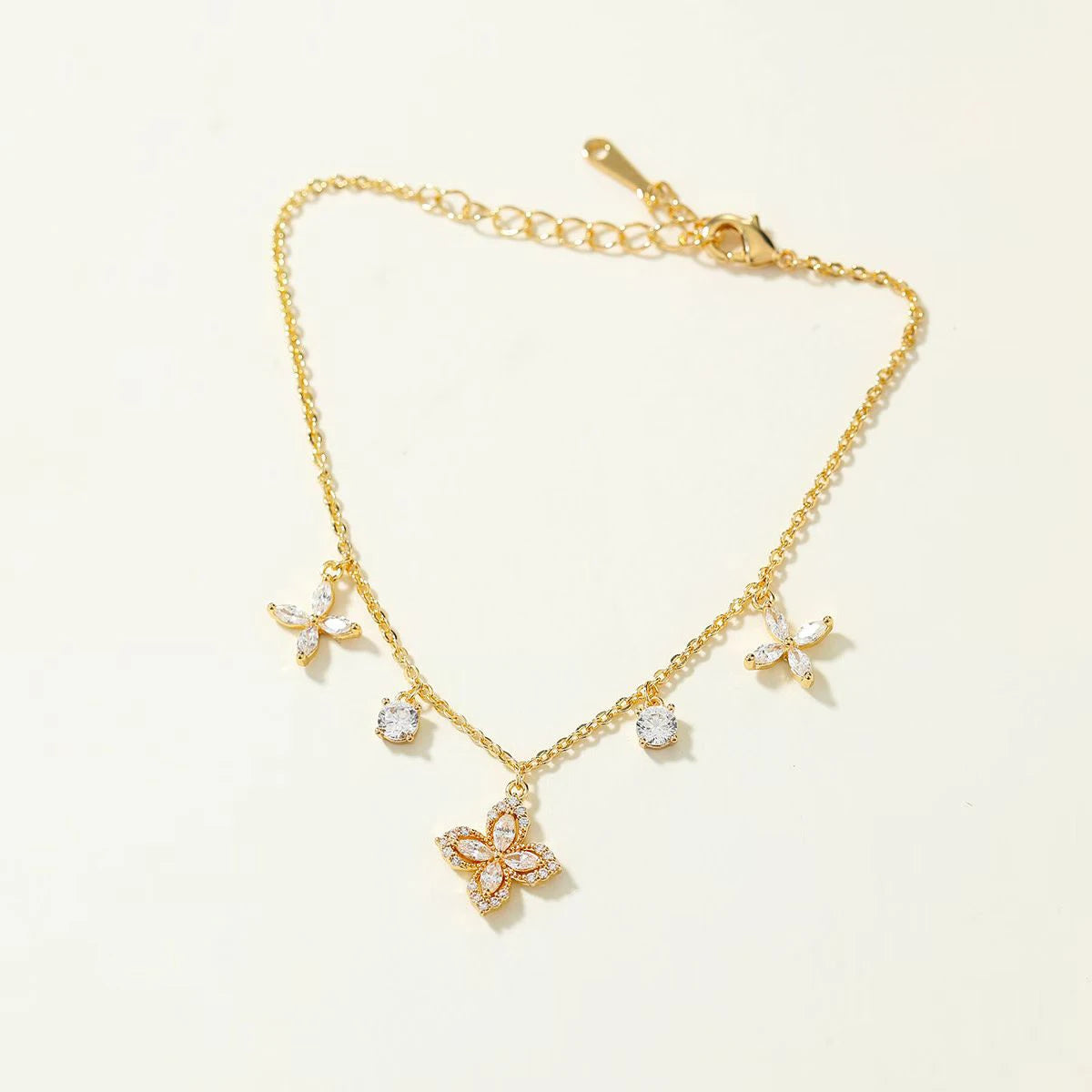 Fashion Luxury Trendy Elegant Bracelets for Girls Glamorous Heart Shaped Jewellry for Women Ladies Accessories Chinese Supplier