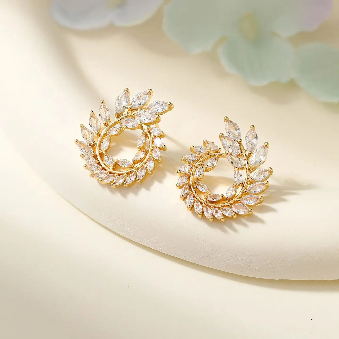 Female New Design Irregular Shape Small Crystal Rhinestone Fashion Sparking Bulk Order Stud Earring Accessories for Girls Causal