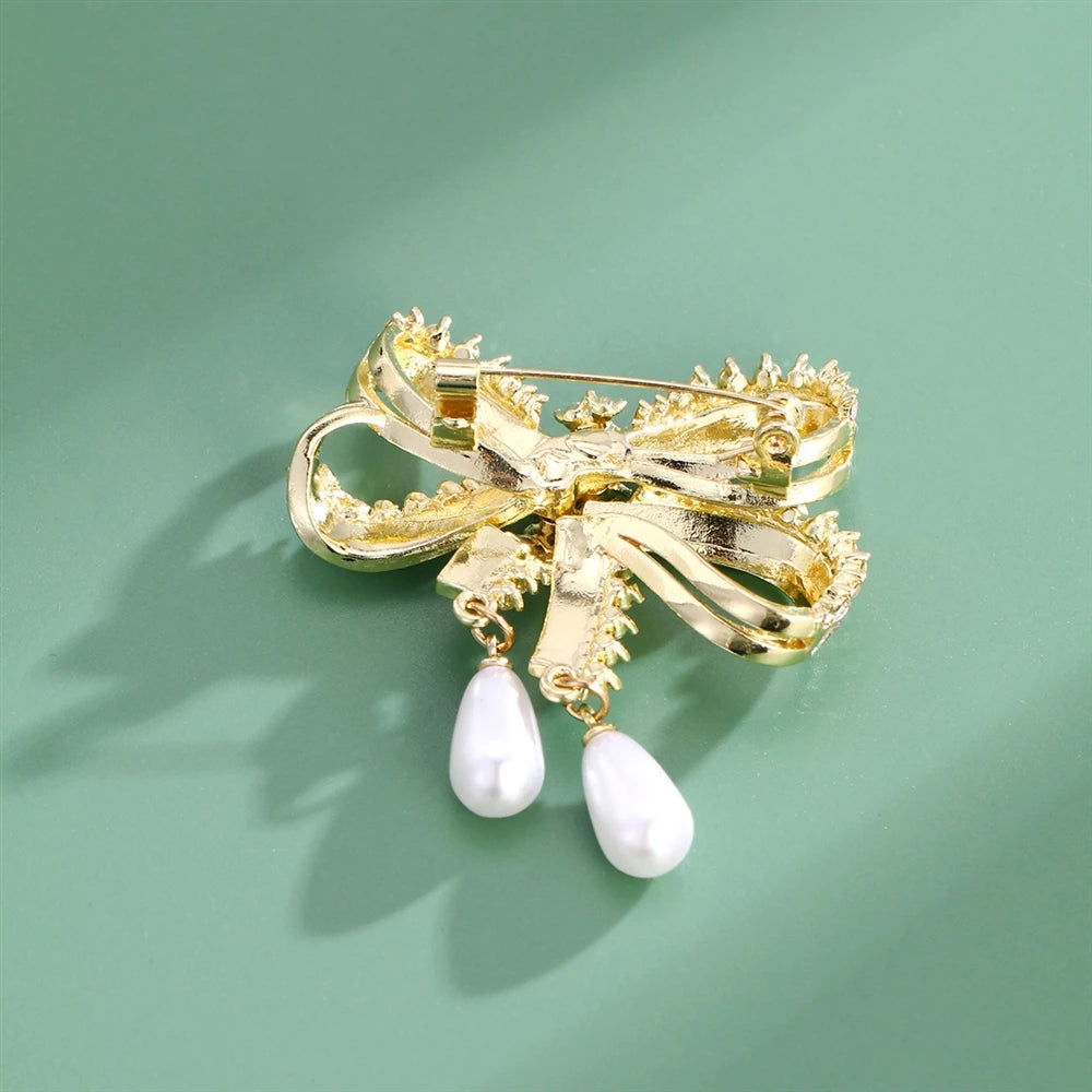 Fashion Bowknot Glitter Imitation Pearl Brooches for Girls Sparking Elegant Graceful Pins Jewelry for Women Ladies Accessories