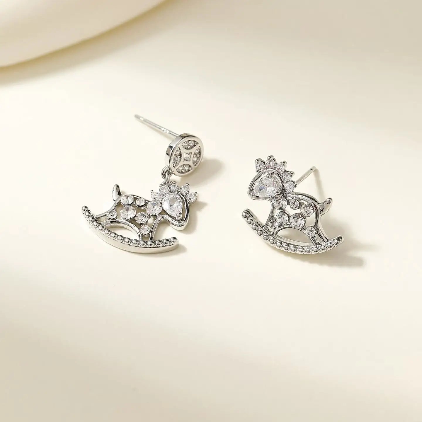 Female Horse Shape Gold Silver Color Mini Stud Earring Fashion Lovely Cute Simple Lightweight Bulk Order Daily Jewelry Accessory