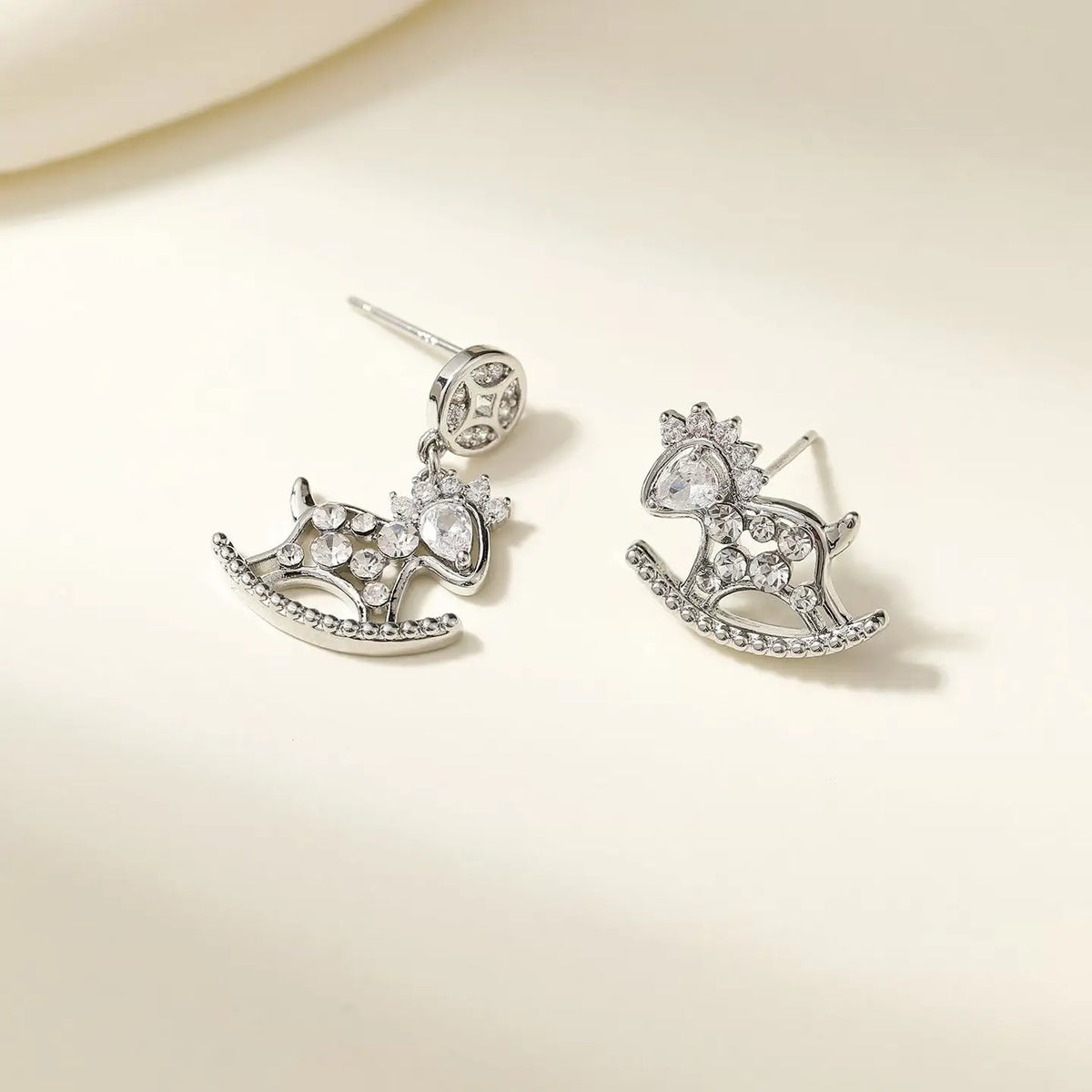 Female Horse Shape Gold Silver Color Mini Stud Earring Fashion Lovely Cute Simple Lightweight Bulk Order Daily Jewelry Accessory