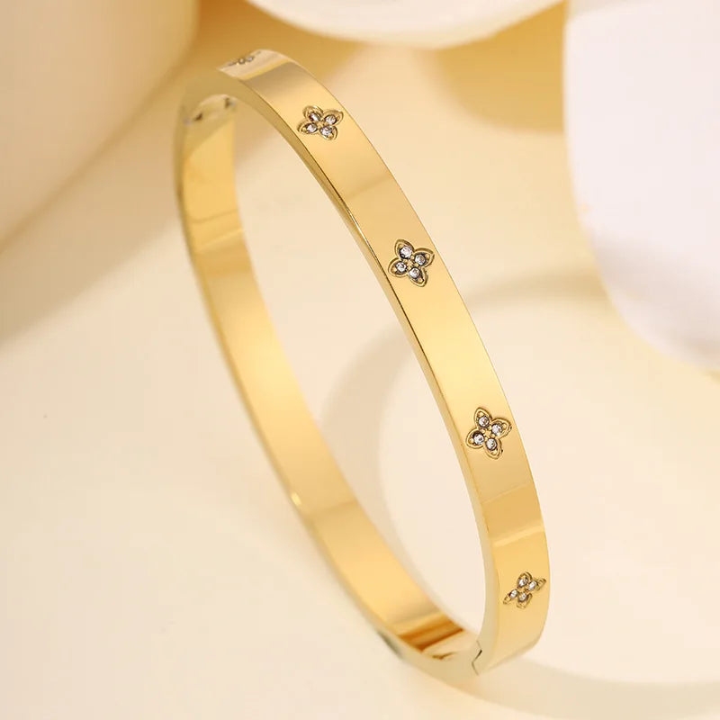 Stainless Steel Bangle Bracelets Simple Four Leaf Clover Design with Crystal Elegant Fashion Jewelry Women Accessories Wholesale