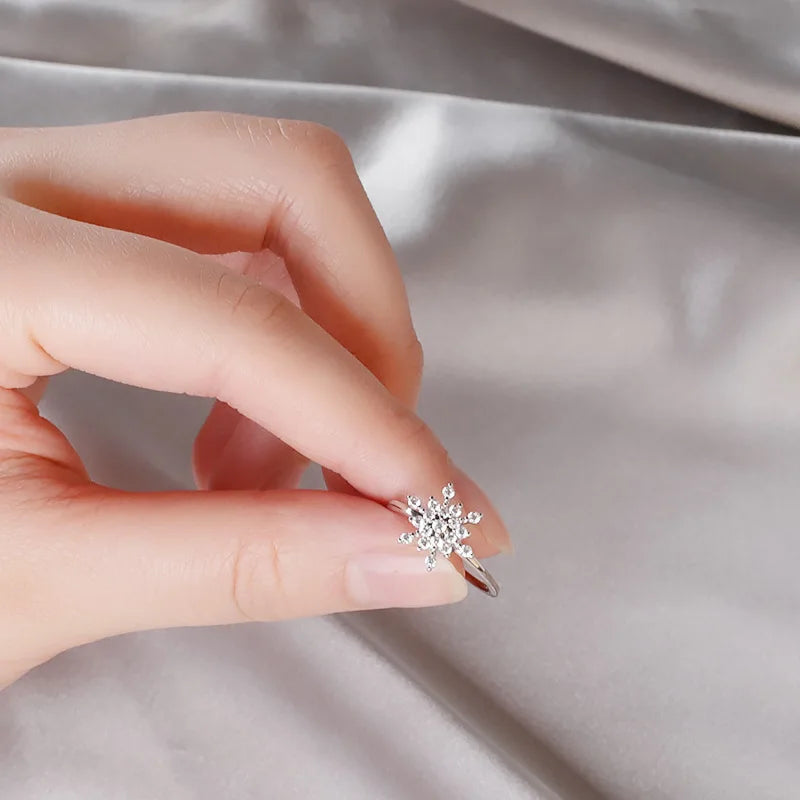 Women's Rotating Snowflake Rings Shining Zircon Fashionable Elegant Sweet Ring for Chriatams Party Custom Accessories Wholesale