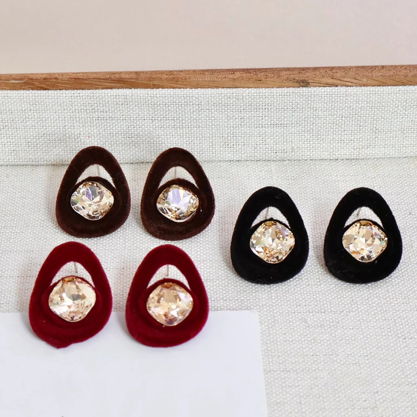 Fashion Glitter ELegant Rhinestone Stud Earrings for Girls Animals Bear Cute Kawaii Jewelry for Women Ladies Accessories Chic