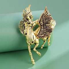 European and American Style Horse Swing Brooches for Girls Animals Elegant Stylish Pins Jewelry for Women Ladies Accessories