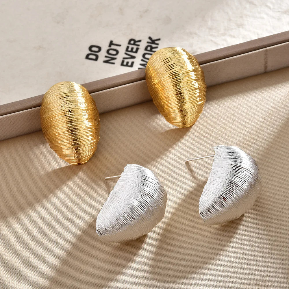 Textured Metal Oval Stud Earrings Women Gold and Silver Statement Chunky Lightweight Fashion Ear Jewelry Wholesale Accessories