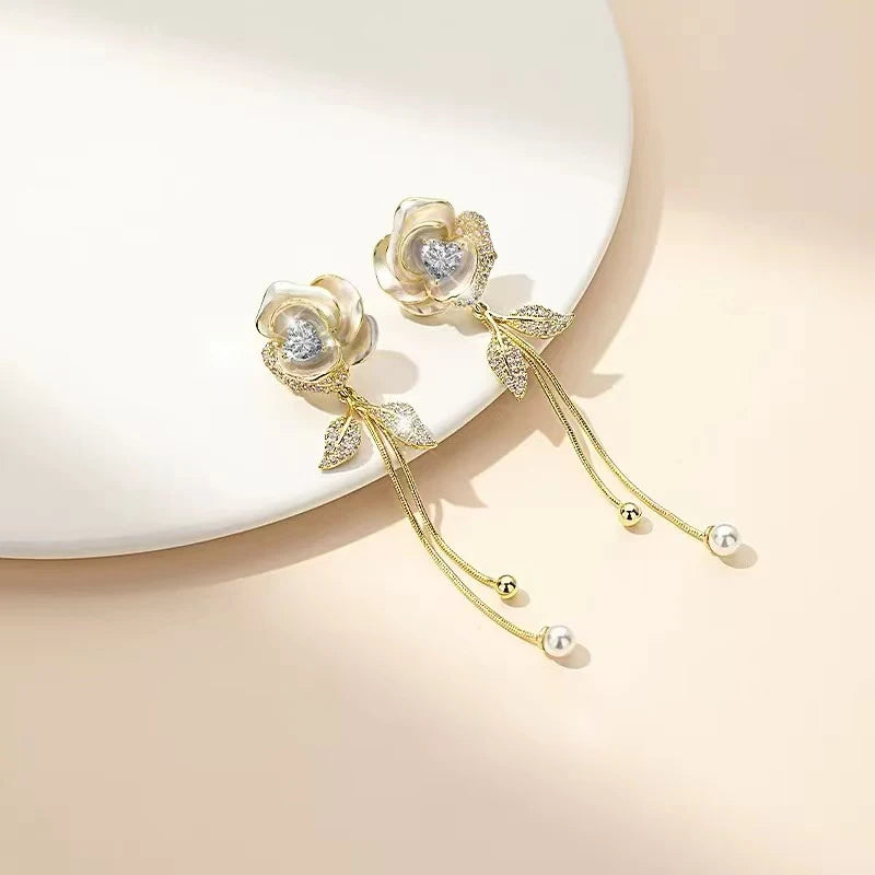 Women Flower Shape Imitation Pearl Hot Sale Drop Earring Fashion Graceful Elegant Bulk Jewelry Accessories for Female Causal Use