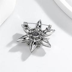 Fashion Glitter Snow Flake Sparkle Trendy Brooches for Girls Pins Glamorous Winter Jewelry for Women Ladies Accessory Wholesale