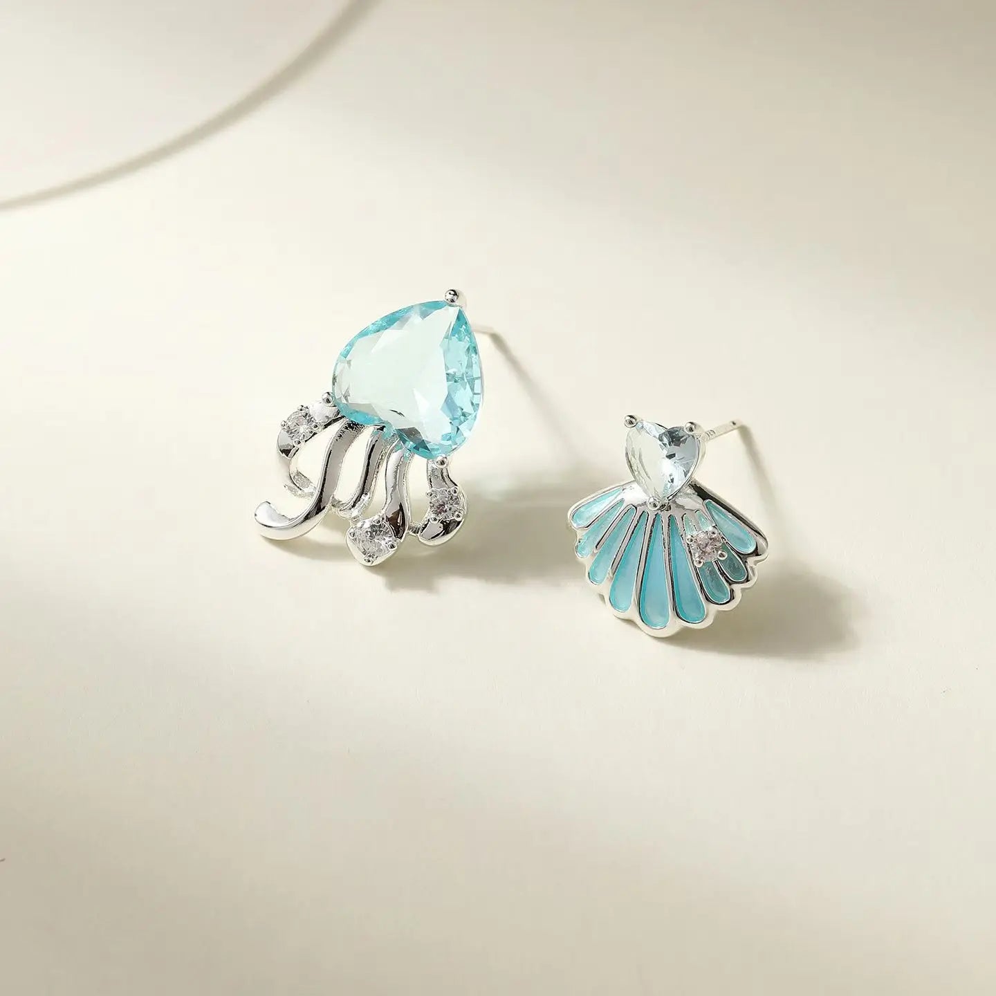 Fashion Rhinestone Bowknot Glitter Stud Earrings for Girls Heart Shaped Sparkle Jewelry for Women Ladies Accessories Wholesale