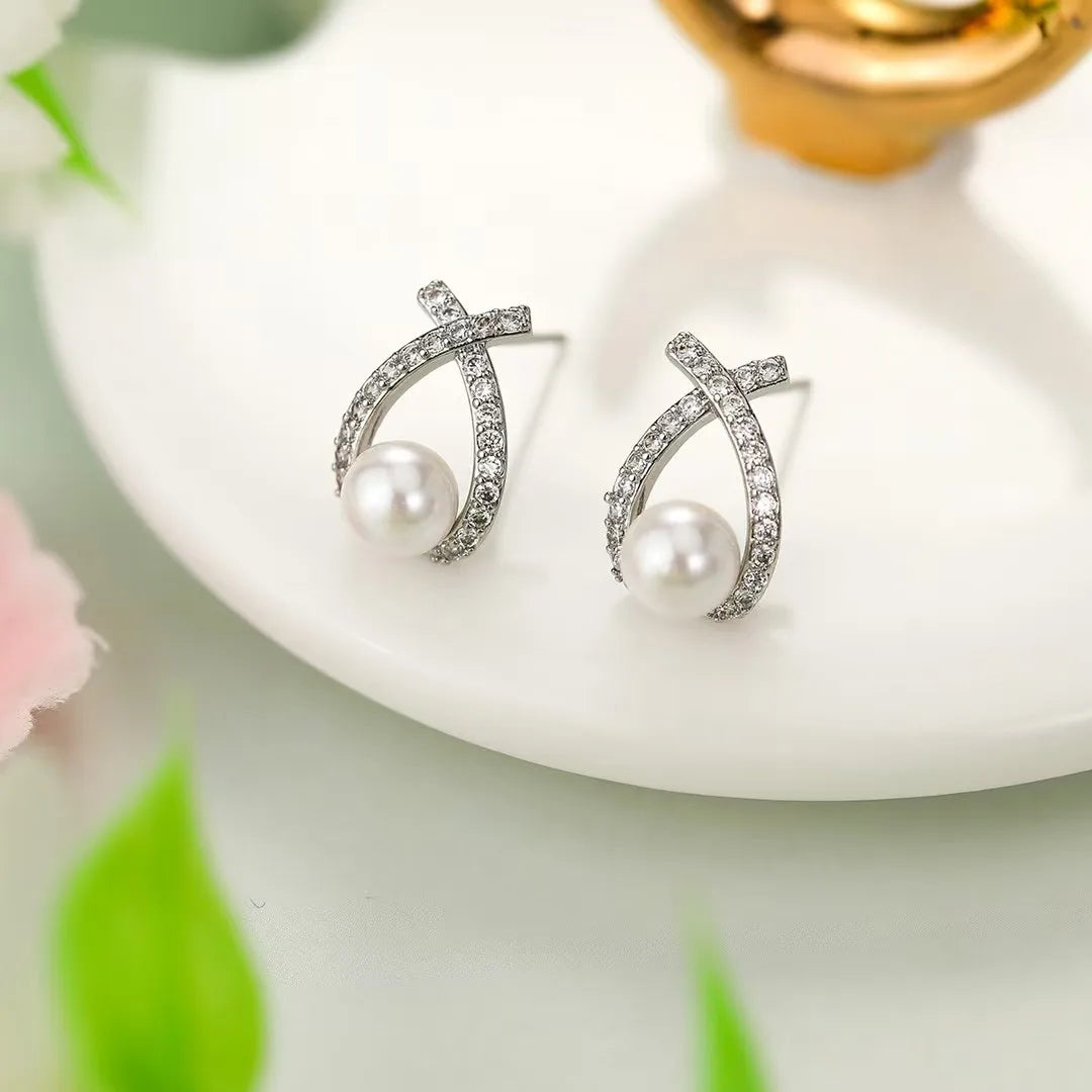 Simple Heart Shaped Minimalistic Stud Earrings for Girls Luxurious Imitation Pearl Jewellry for Women Lady Accessories Wholesale