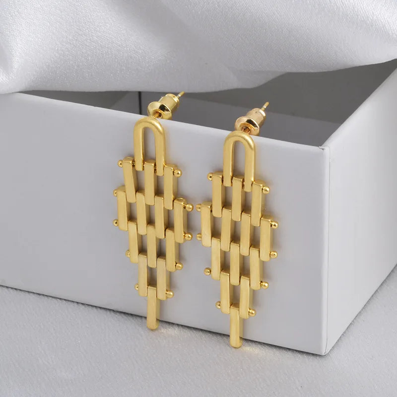 Retro Long Geometric Chain Earrings Light Luxury High-end Statement Design European American Style Trendy Ear Accessories Bulk
