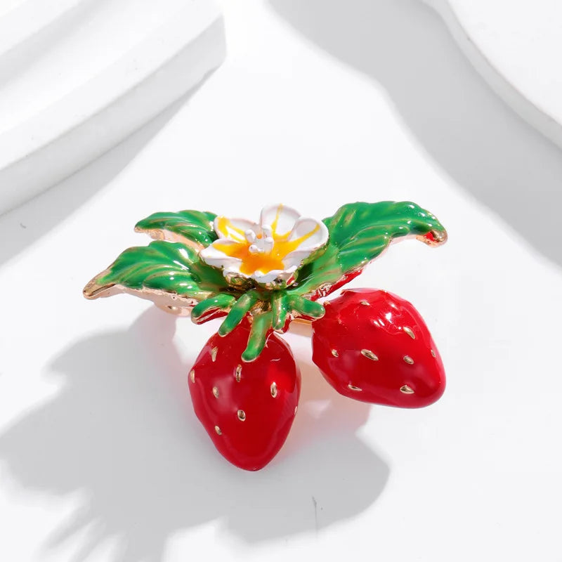 Fashion Fruits Strawberry Sweet Brooches for Girls Elegant New Design Glamorous Pins Jewelry for Women Ladies Accessories