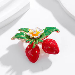 Fashion Fruits Strawberry Sweet Brooches for Girls Elegant New Design Glamorous Pins Jewelry for Women Ladies Accessories
