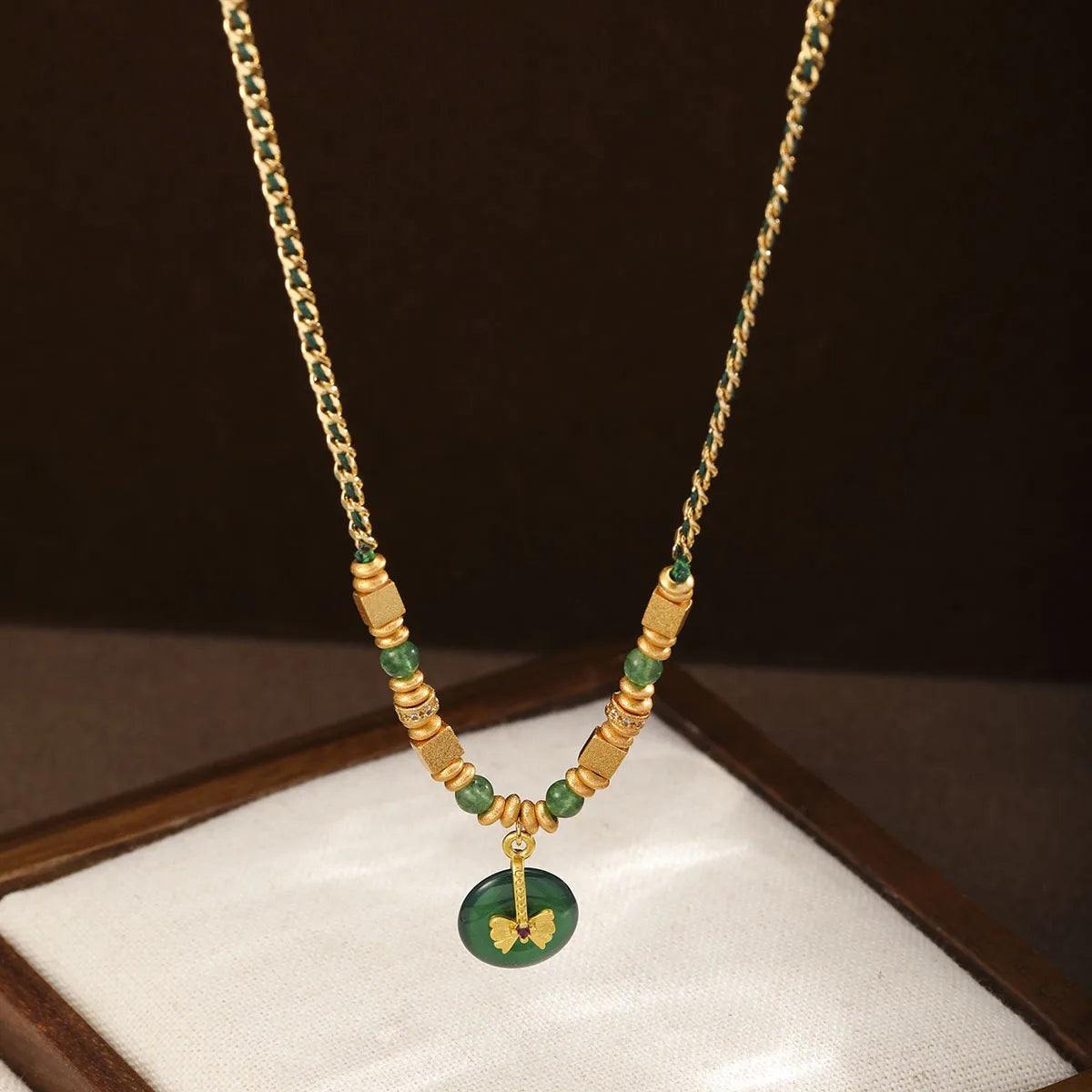Fashion Vintage Chinese Style Jade Pendent Necklaces for Girls Elegant Jewelry for Women Ladies Wholesale China Manufacturer