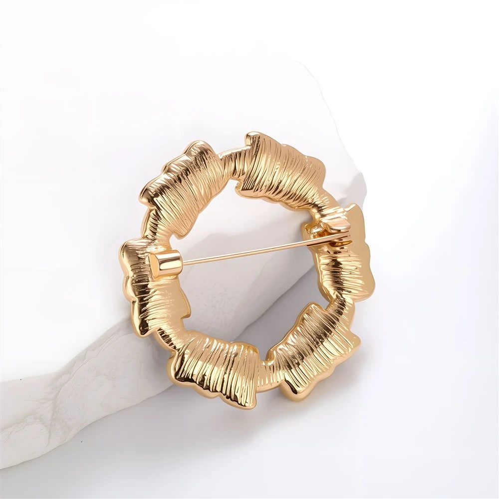 Fashion Luxury Flowers Sweet Floral Brooches for Girls Stylish Pins Jewelry for Women Ladies Accessories New Design Wholesale