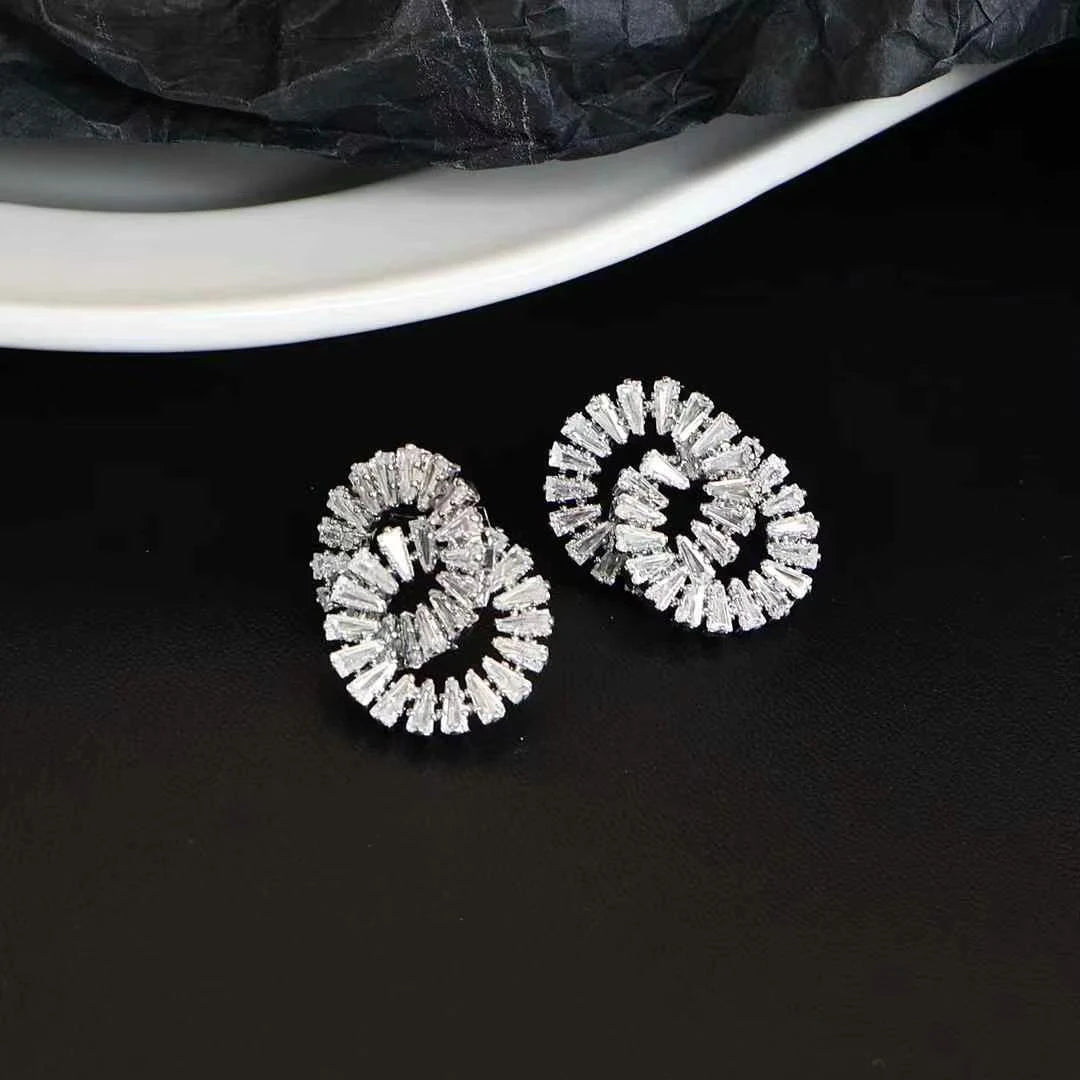 Simple Sweet Fashion Glitter Sparkle Stud Earrings for Girls Stylish Latest Jewelry for Women Lady Accessories Chinese Supplier