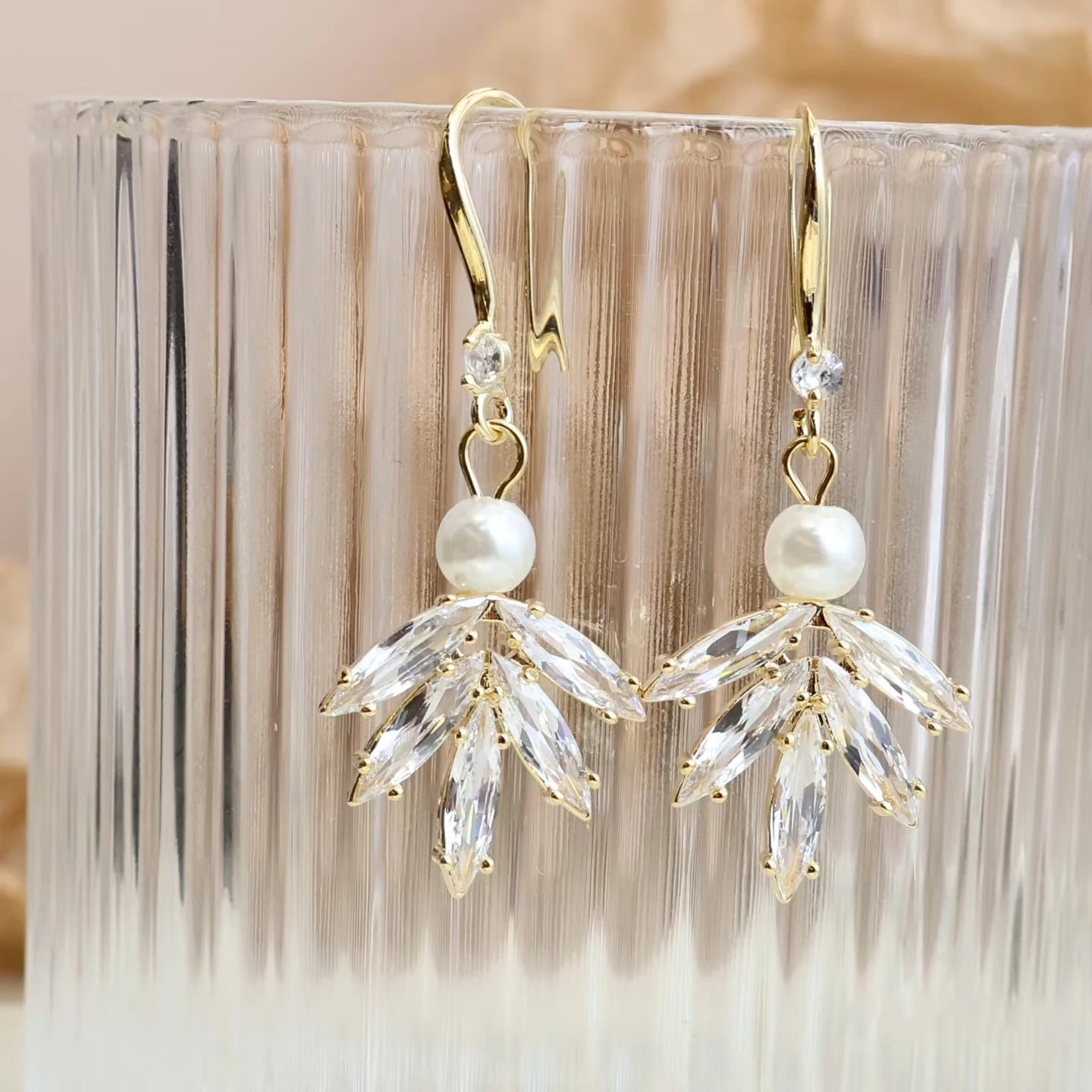 Women Imitation Pearl Star Rhinestone Decorative Drop Earring Sequined Glitter Elegant Chic Bulk Jewelry Accessories for Causal