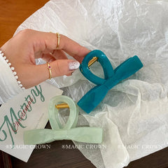 Women Hot Sale Green Minimalistic Medium Hair Claw Clips Graceful Classic Hair Claw Clip Accessories for Ladies Daily Office Use