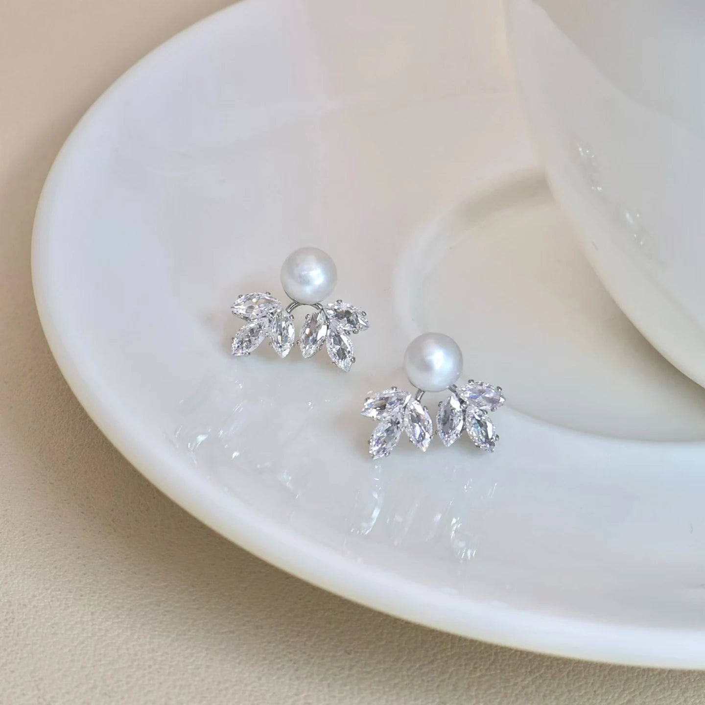 Sweet Elegant Imitation Pearl Stud Earrings for Girls Cute Animals Bowknot Bunny Jewelry for Women Ladies Accessories Rabbit
