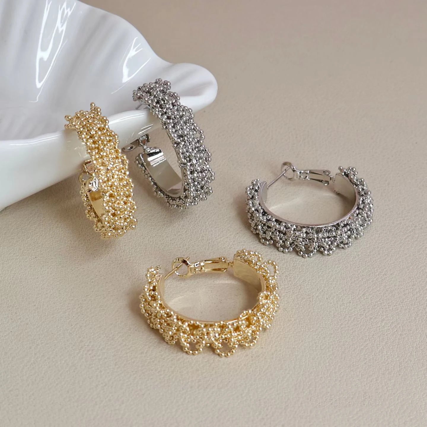Women Creative Design Bear Lock Decorative Small Circle Hoop Earring Fashion Elegant Clamorous Wholesale Jewelry Accessories