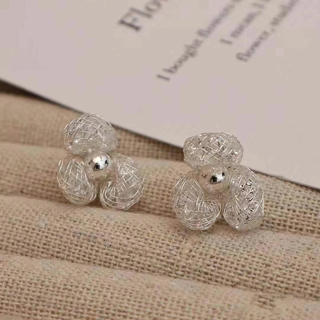 Ladies Letter Print Flower Shape Small Mini Stud Earring Fashion Elegant Simple High Quality Bulk Jewelry Accessories for Causal