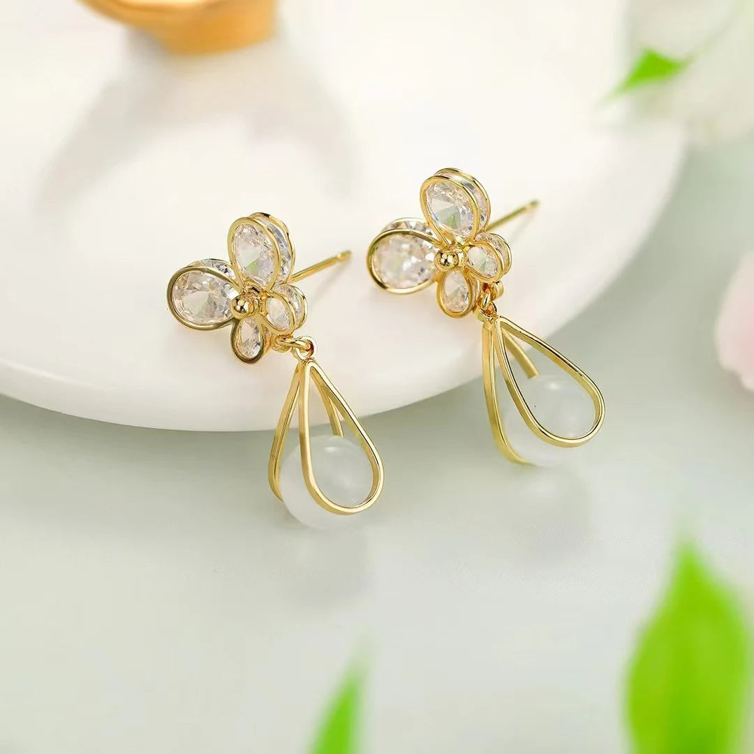 Sweet Imitation Pearl Flower Floral Drop Earrings for Girls Cute Dainty Rhinestone Jewelry for Women Ladies Accessories Chic