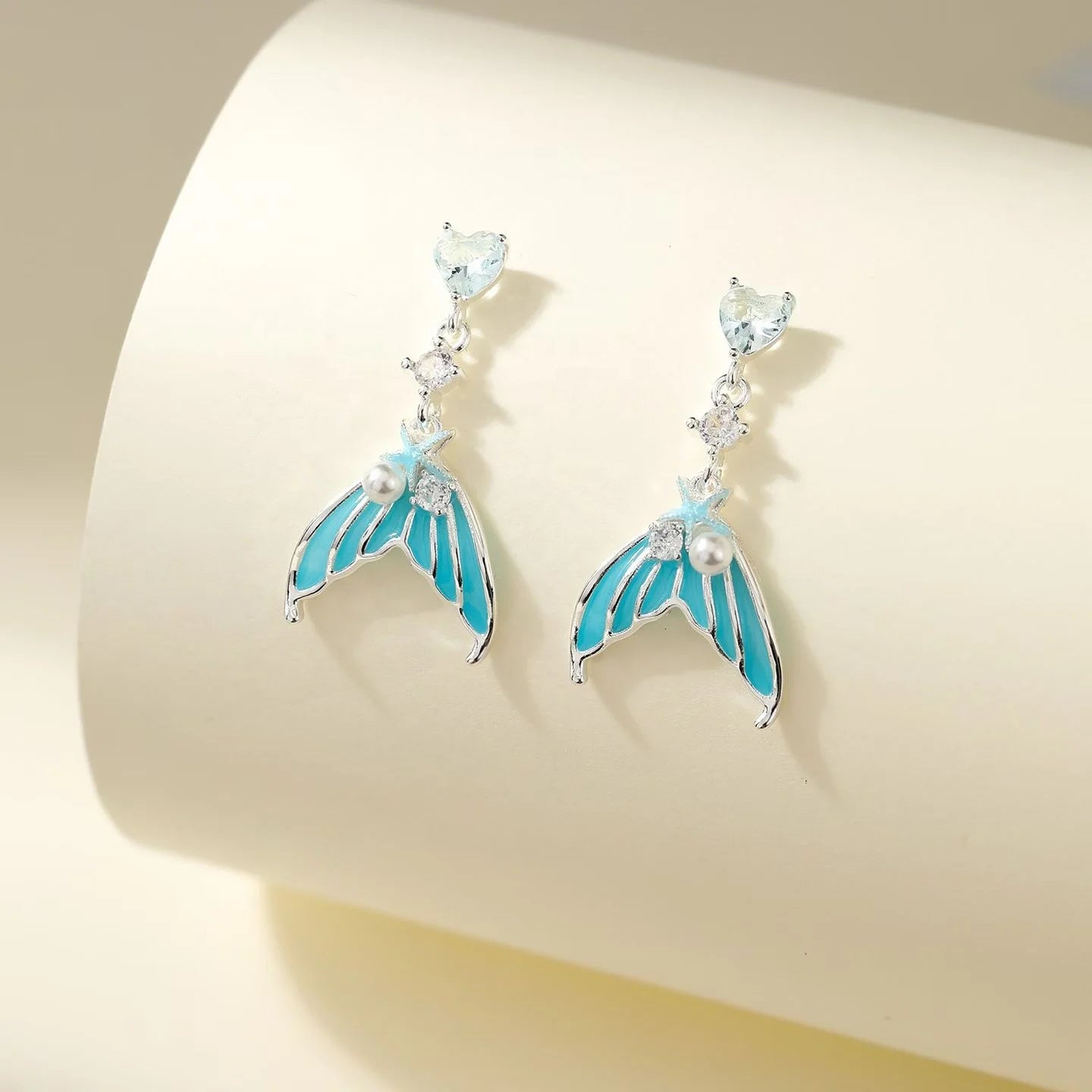 New Design Stud Earrings with Exquisite Sparkling Zirconia Pearl Fishtail Pendant Fashion Luxury Jewelry for Women Customize