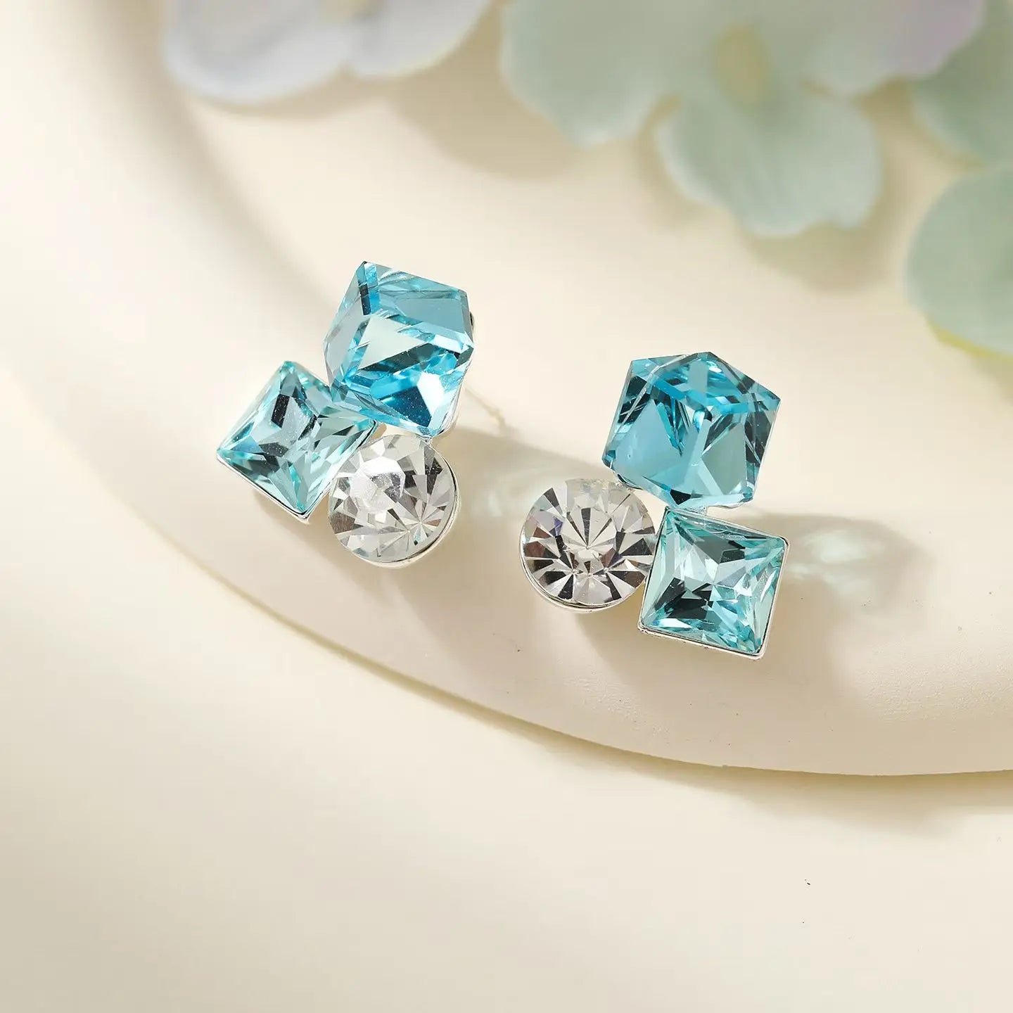 Fashion Glitter Butterfly Rhinestone Jewelry for Girls Luxurious Fine Earring Stud for Women Ladies Accessories in Stock Chic