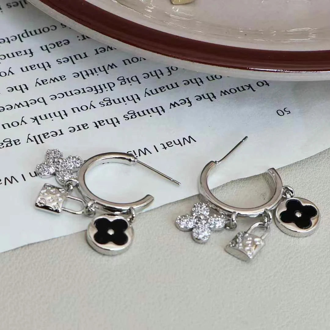 Women Creative Design Bear Lock Decorative Small Circle Hoop Earring Fashion Elegant Clamorous Wholesale Jewelry Accessories