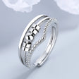 Silver / The opening is adjustable.