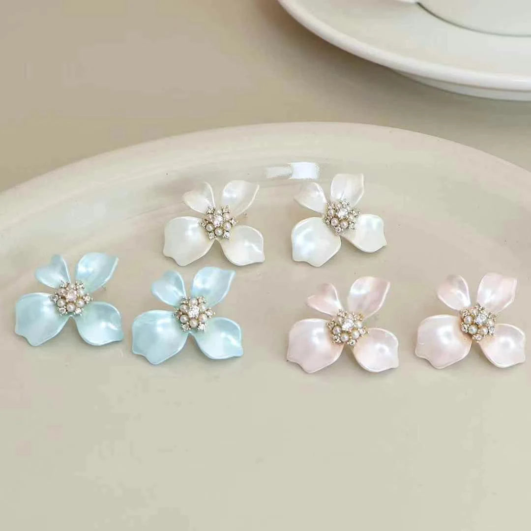 Female Flower Shape Small Stud Earring Fashion Luxurious Dainty Affordable Bulk Jewelry Accessories for Women Daily Causal Use