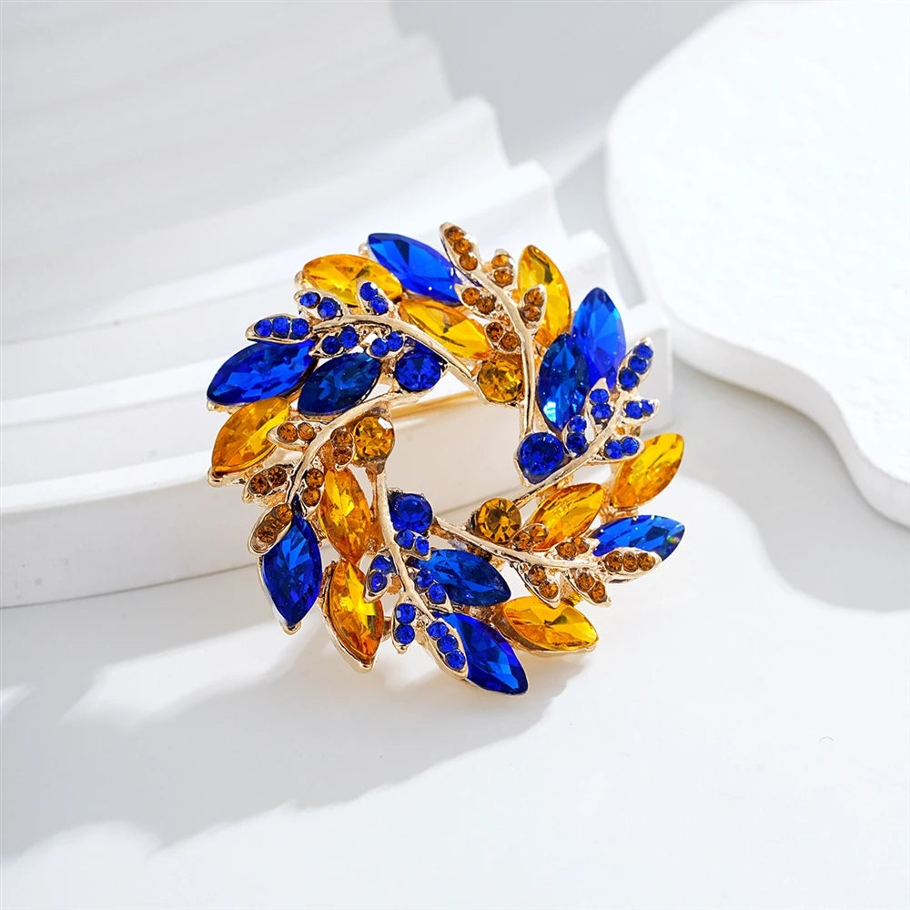 Fashion Glitter Rhinestone Sweet Elegant Brooches for Girls Stylish Luxury Pins Jewelry for Women Ladies Accessories New Design
