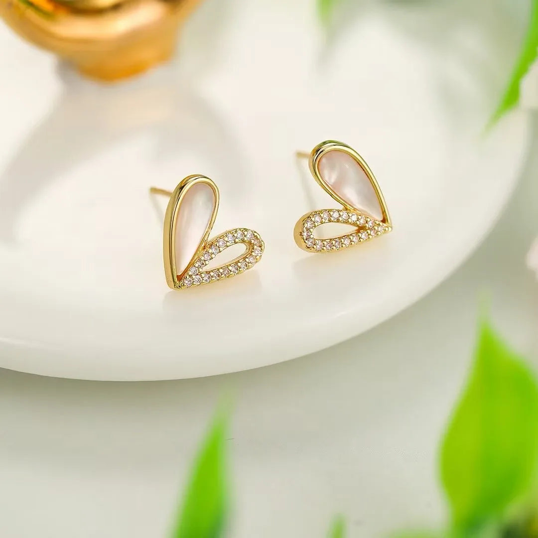 Simple Heart Shaped Minimalistic Stud Earrings for Girls Luxurious Imitation Pearl Jewellry for Women Lady Accessories Wholesale