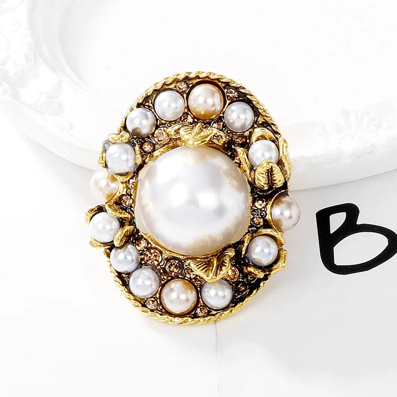 Fashion Vintage Luxury Imitation Pearl Retro Brooches for Girls Elegant Pins Jewelry for Women Ladies Accessories Wholesale
