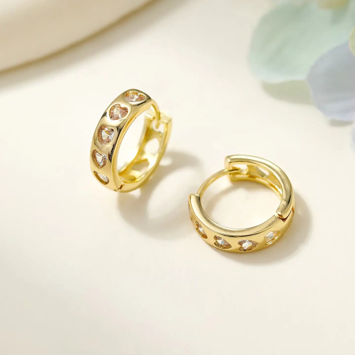 Simple Classic Minimalistic Hoop Earrings for Girls Elegant Dainty Glamorous Charms Jewellry for Women Ladies Accessories Chic