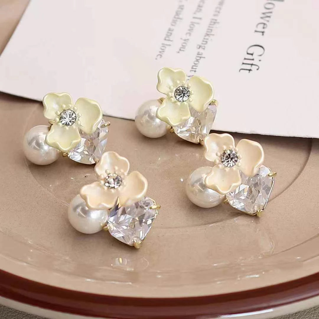 Women New Design Imitation Pearl Stud Earring Fashion Dainty Charms Affordable Wholesale Jewelry Accessories for Female Causal