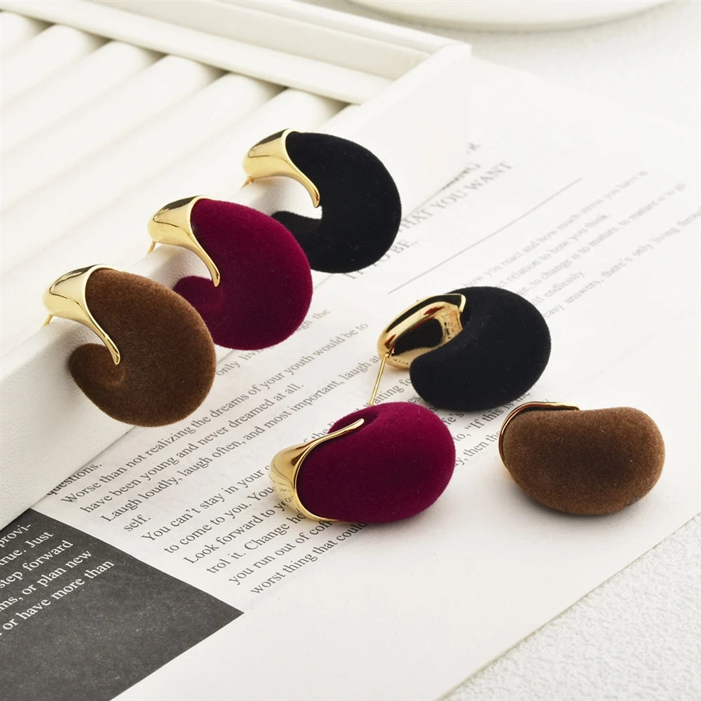 Retro Earrings Stud Female New Irregular Velvet Hoop Earrings Niche Design Light Luxury Fashion Earrings Autumn and Winter Bulk