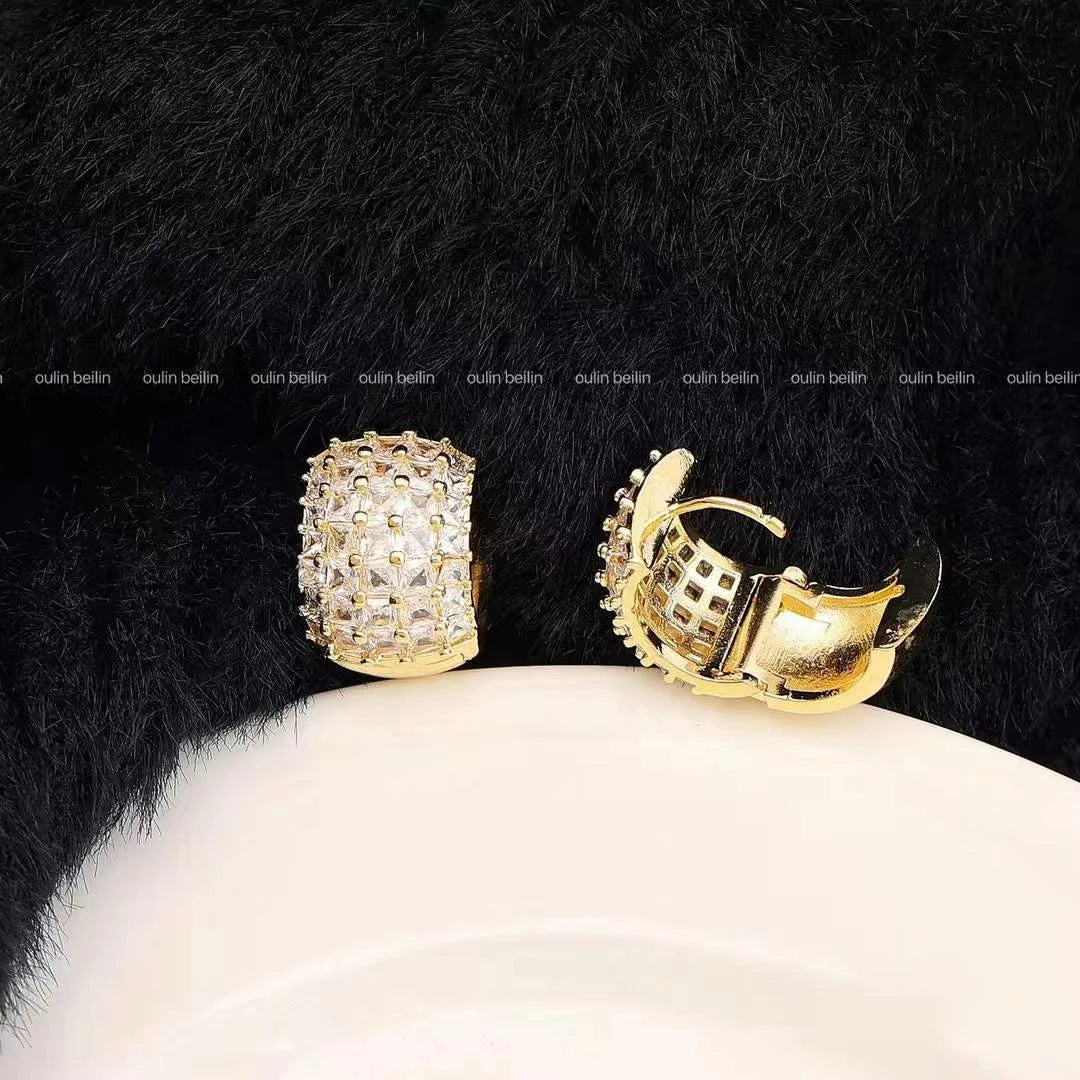 Fashion Simple Glitter Stud Earrings for Girls Clip on Elegant Minimalistic Jewelry for Women Lady Accessories Chinese Supplier