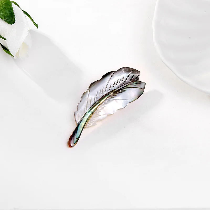 Fashion Feather Elegant Sweet Graceful Brooches for Girls Trendy Stylish Pins Jewelry for Women Ladies Accessories Wholesale