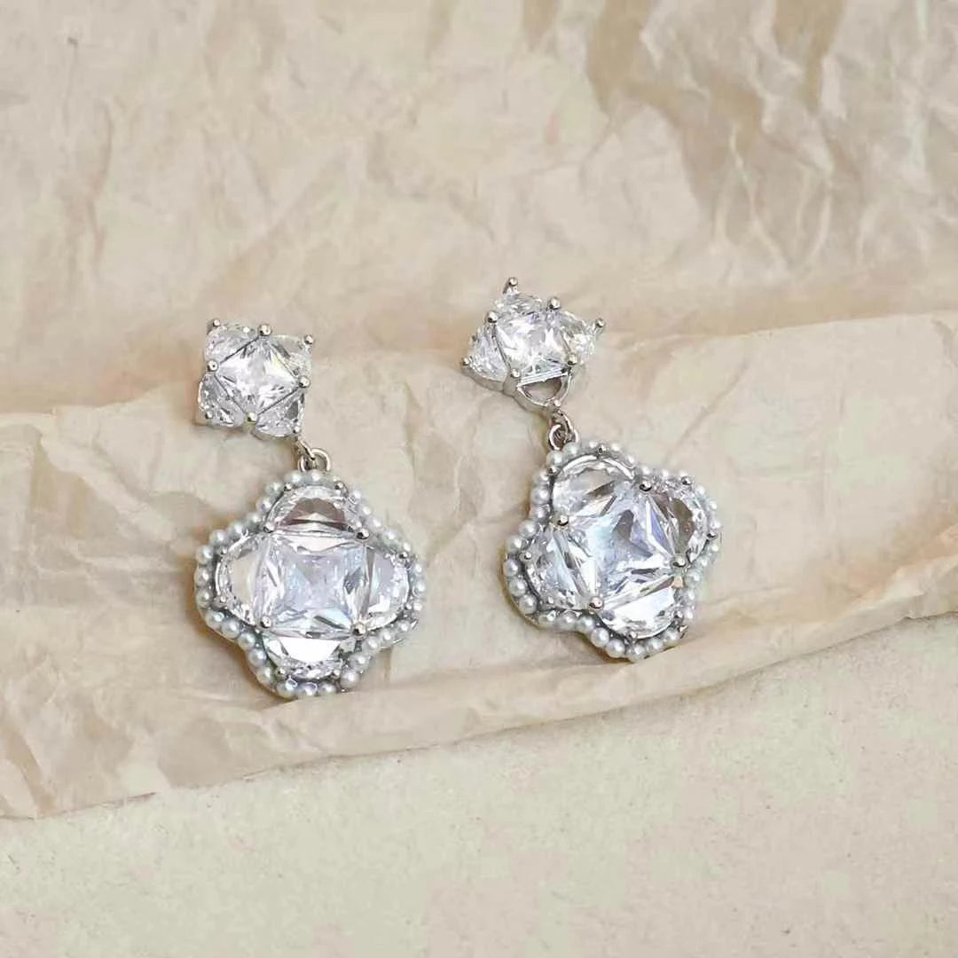 Exaggerated Luxury Elegant Sweet Drop Earrings for Girls Glitter Classic Vintage Jewelry for Women Ladies Accessories Wholesale