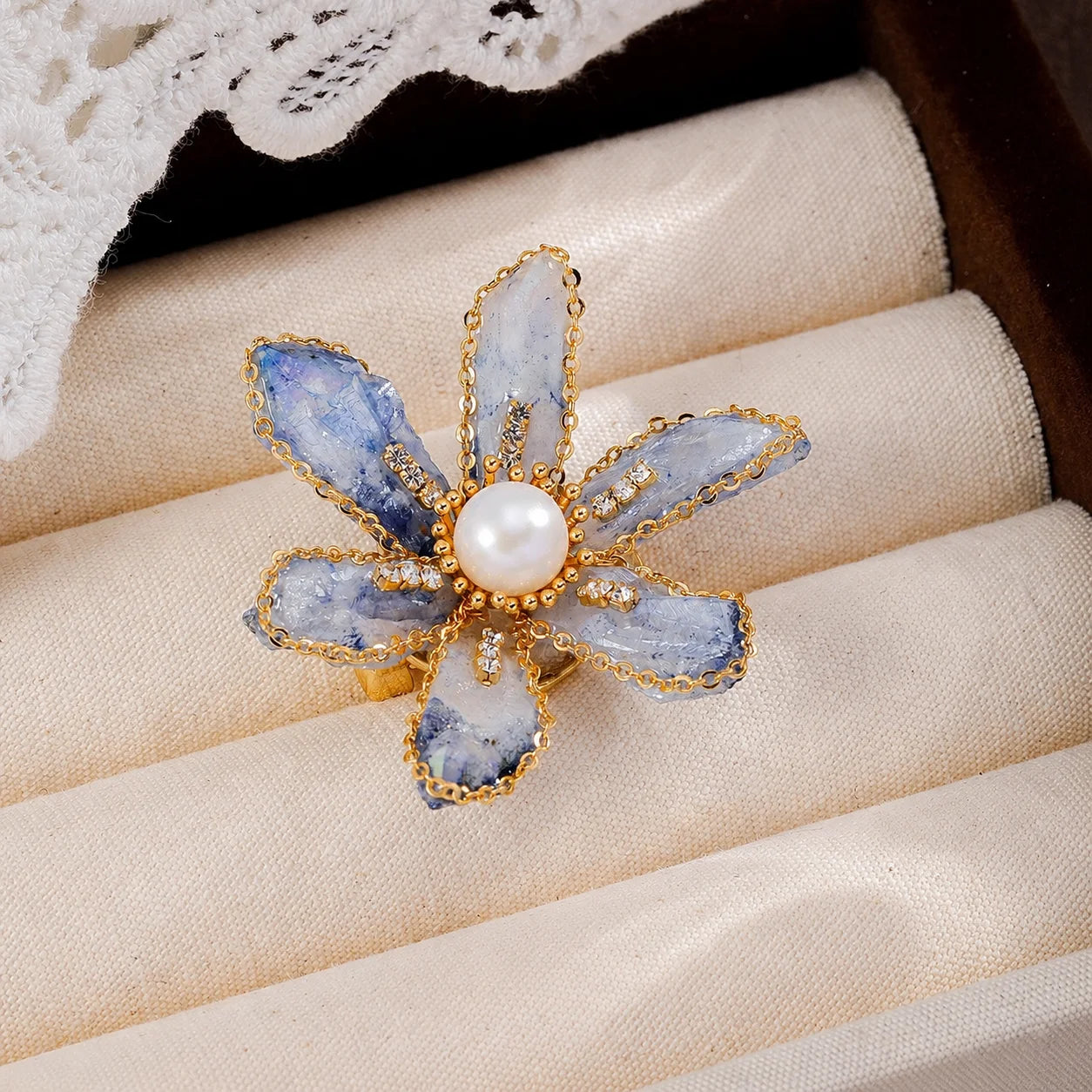 Fashion Natural Stone White Zircon Abalone Shell Flower Butterfly Brooches for Girls Jewelry for Women Ladies Wholesale Bulk