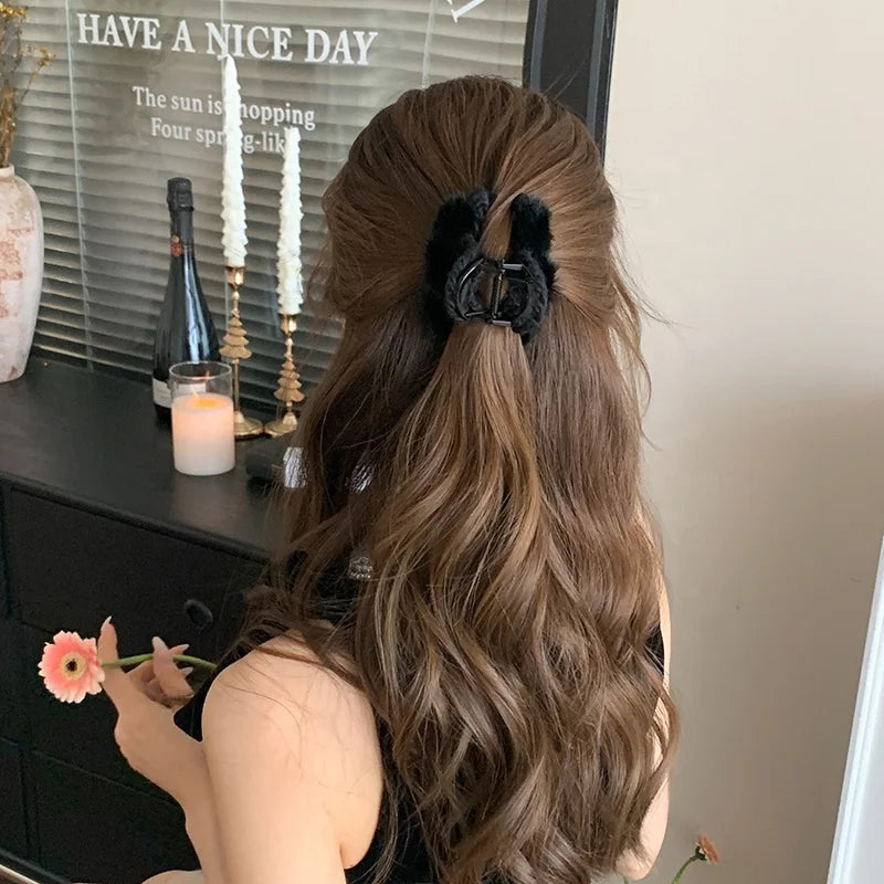 Female Solid Color Fluffy Small Hair Claws Fashion Elegant Vintage Warm Customized Wholesale in Stock Hair Clips Accessories