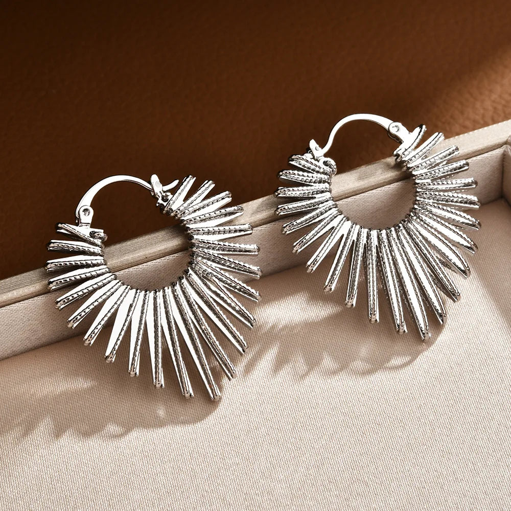 Europe and American Trendy Hoop Earrings High-end Elegant Hollow Line Love Earrings Fashion Chic Earrings Cross-Border Wholesale
