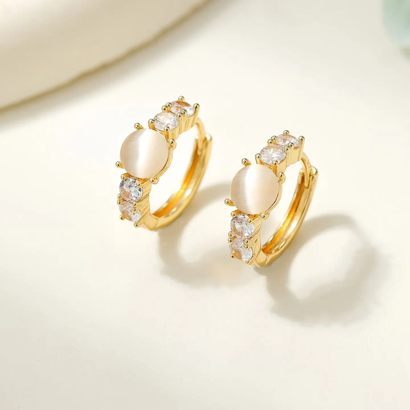 Fashion Elegant Graceful Imitation Pearl Dainty Hoop Earrings for Girls Sweet Graceful Jewelry for Women Ladies Accessories
