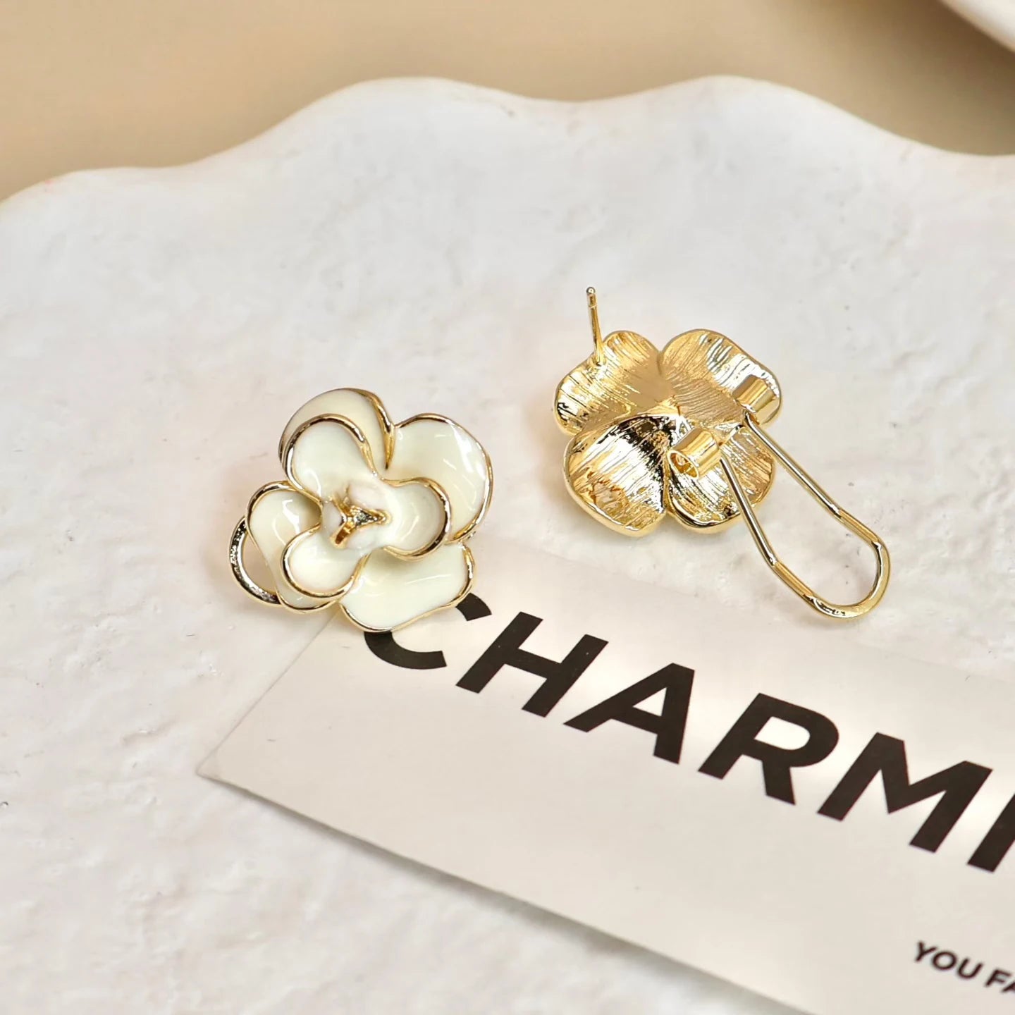 Ladies Flower Shape Creative Design Small Stud Earring Fashion Elegant Graceful Lightweight Bulk Jewelry Accessories for Holiday