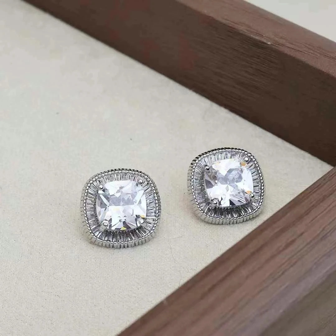 Fashion Glitter Sparkle Simple Minimalistic Stud Earrings for Girls Fine Charms Jewellry for Women Ladies Accessories Wholesale